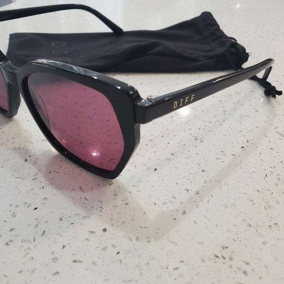 Diff Eyewear Black Sunglasses with Rose Lenses main image 5